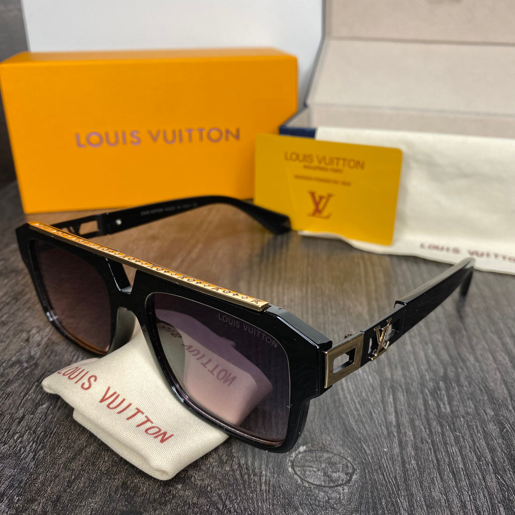 Louis Vuitton Mascot Pilot Square